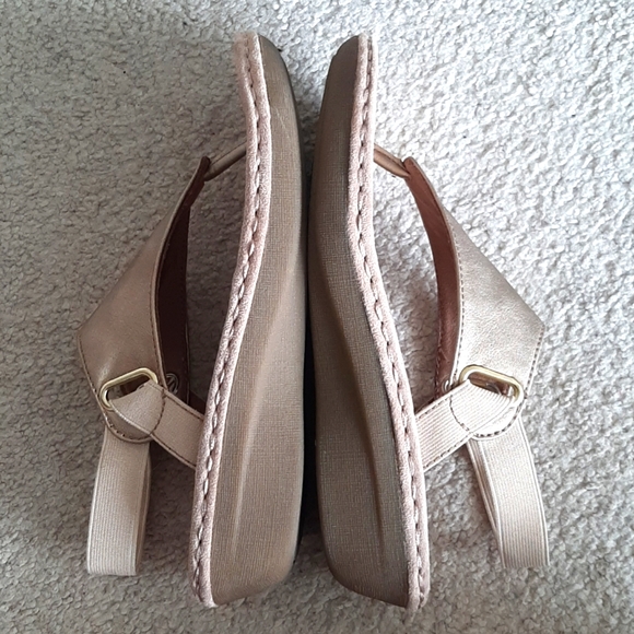 Cliffs by WHITE MOUNTAIN Gold Thong Sandals with Cushion Sole & Rubber Wedge - Picture 17 of 17